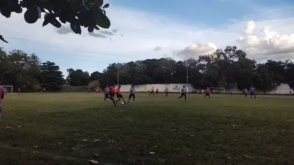 jogo de futebol amador