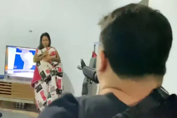 “Boa Noite, Cinderela”: mulher é presa por dopar e furtar turistas