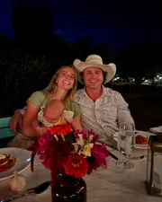 Hannah Neeleman com o marido Hannah Neeleman com o marido