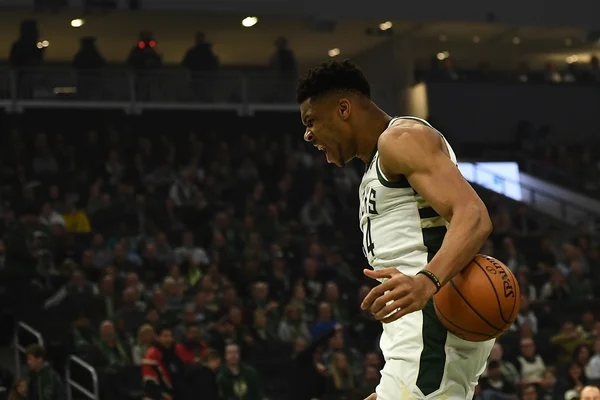 Bucks superam Celtics em casa e ganham a quinta seguida na NBA
