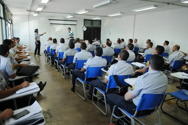 Brasil está no topo do pódio de número de jovens que não estudam