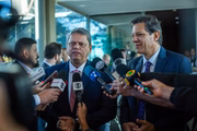 O governador Tarcísio de Freitas e o ministro Fernando Haddad