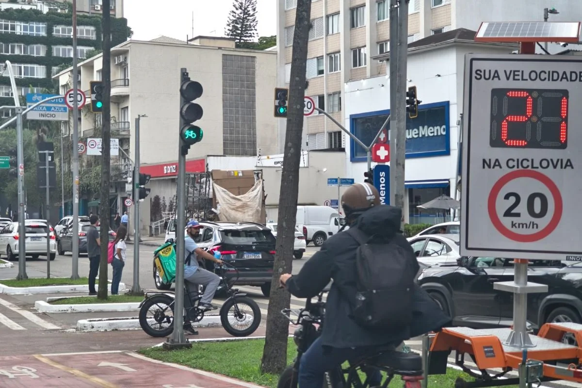 Ciclistas na Ciclovia da Faria Lima Ciclistas na Ciclovia da Faria Lima