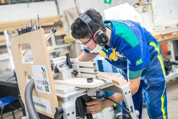 Brasilienses disputam mundial de profissões técnicas na Rússia