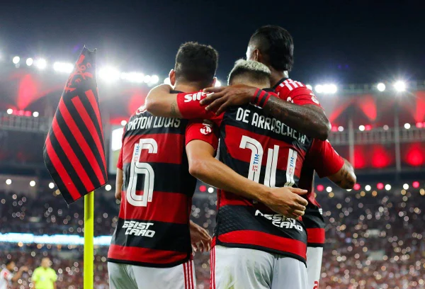 Flamengo supera Fortaleza com show de Arrascaeta no Maracanã