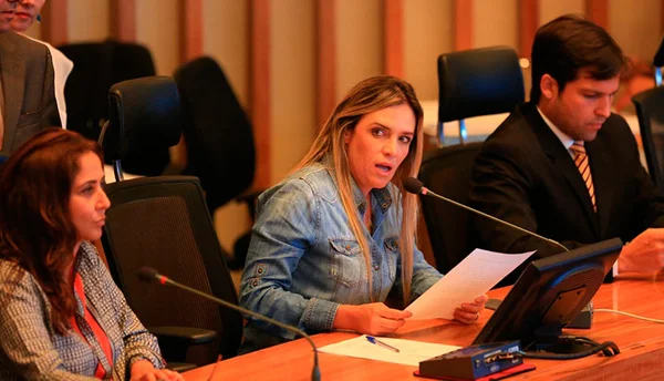 Distritais prorrogam isenção de impostos para taxistas e igrejas e aprovam, por “engano”, alíquota maior do IPVA