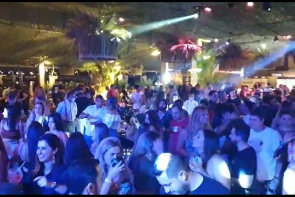 Vídeo: show em bar no Lago Sul tem aglomeração e pessoas sem máscara