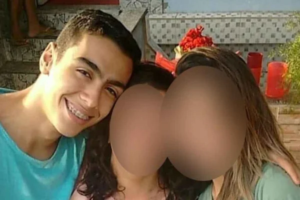 Jovem é morto por bala perdida dentro de casa no Rio