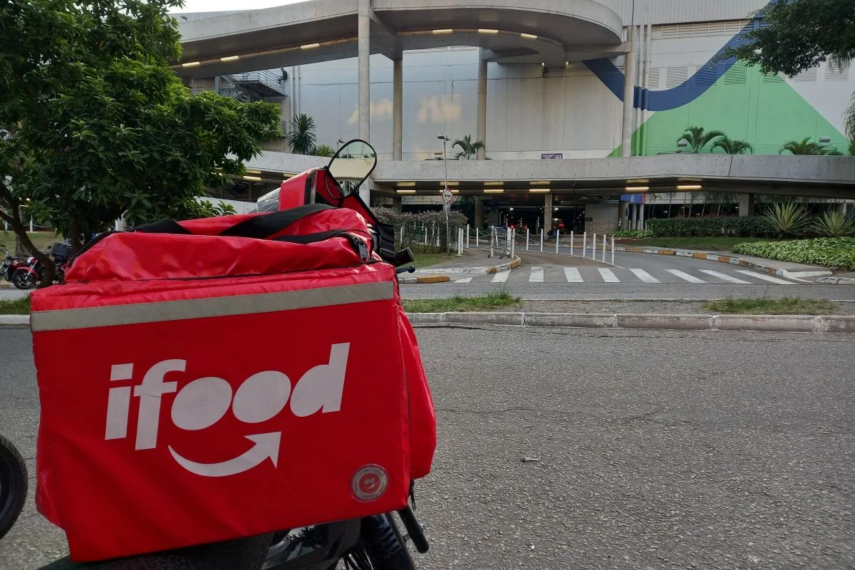 Moto do lado de fora do Shopping Anália Franco, na zona leste de SP Moto do lado de fora do Shopping Anália Franco, na zona leste de SP