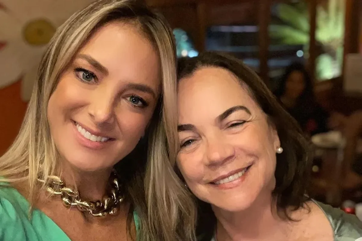 Ticiane Pinheiro e a sogra, dona Edna, fazem pose para o Instagram Ticiane Pinheiro e a sogra, dona Edna, fazem pose para o Instagram