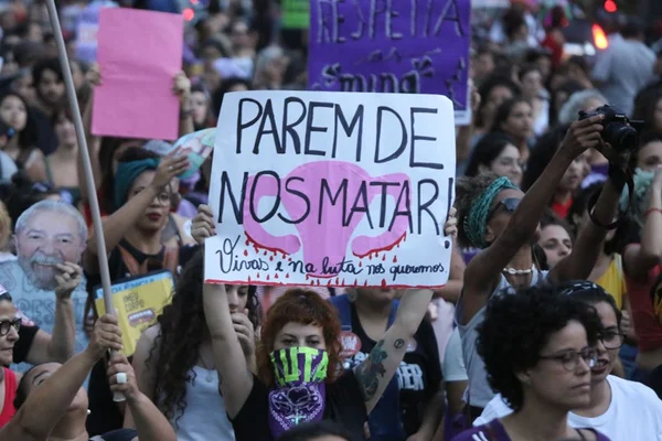 Exposição Seguimos na Subversão mostra trajetória feminista no DF