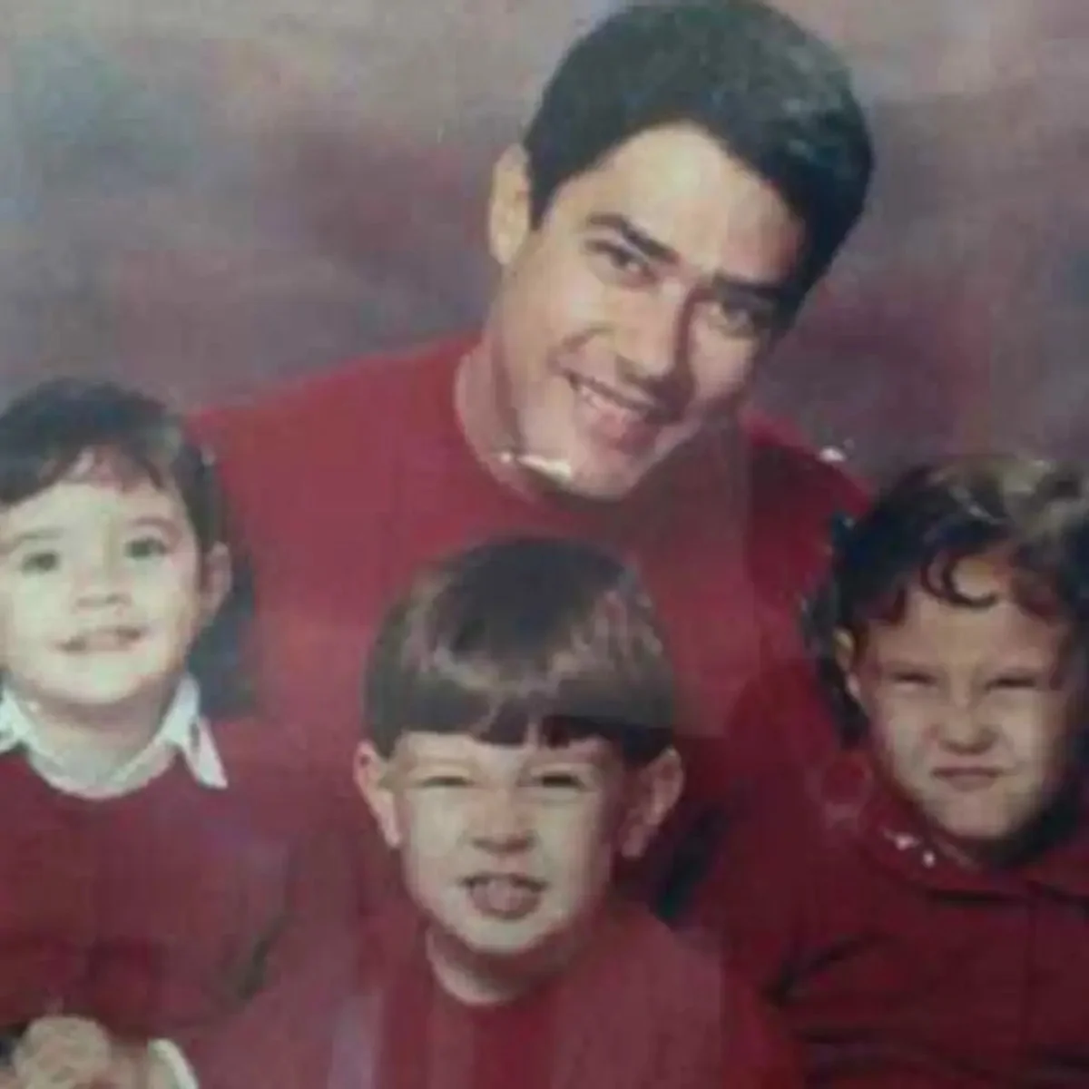 William Bonner e os trigêmeos posam ainda na infância William Bonner e os trigêmeos posam ainda na infância