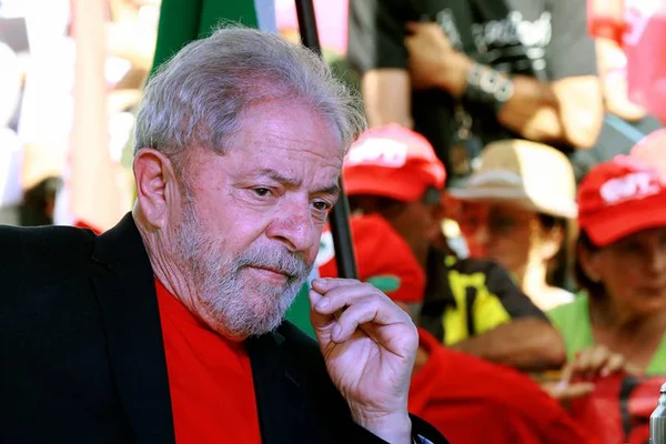 Lava Jato quer proibir Lula de usar cela na PF como comitê de campanha