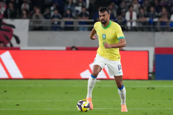 Foto colorida de Fabrício Bruno, zagueiro da Seleção Brasileira - Metrópoles