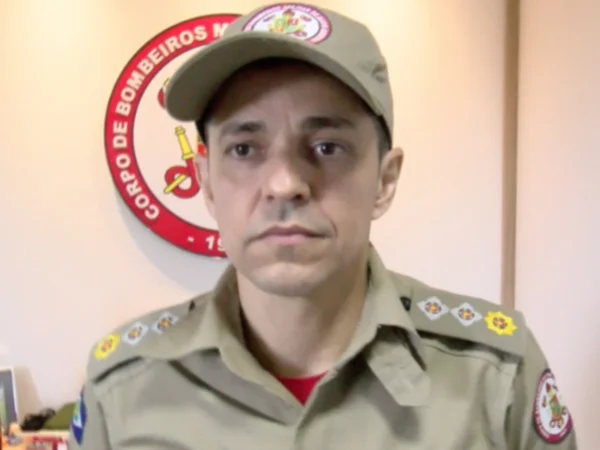 Foto colorida do major do Corpo de Bombeiros Militar de Mato Grosso (CBMMT), Leilson Meira Vieira - Metrópoles