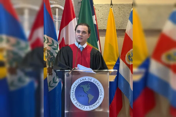 Imagem colorida do novo presidente da Corte IDH, o brasileiro Rodrigo Mudrovitsch.