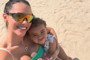Bruna Biancardi e Mavie fazem selfie na praia