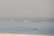 Neblina de poeira encobre Brasília nesta manhã, reduzindo a visibilidade e alterando a paisagem da capital. O fenômeno é resultado do tempo seco e ventos fortes típicos deste período.