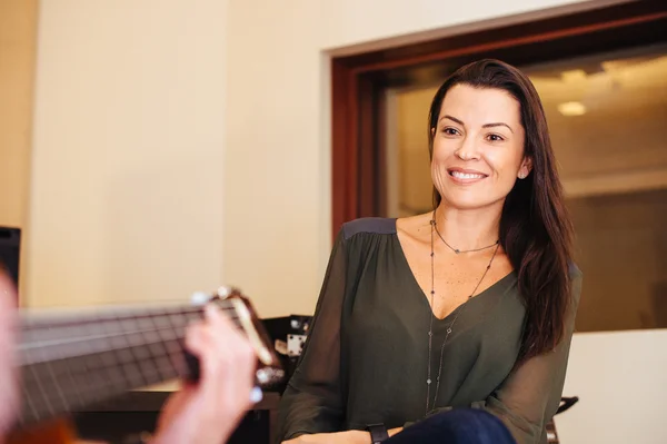 A arquiteta Marcela Passamani revela seu lado cantora ao “Metrópoles”