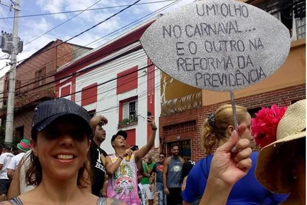 Bloco Esfarrapado celebra a tradição e as marchinhas de Carnaval