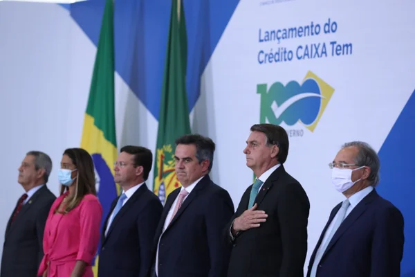 Bolsonaro diz que preços altos da gasolina e dólar não são por “maldade”