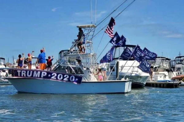 Comício de Trump em lago no Texas termina com quatro naufrágios