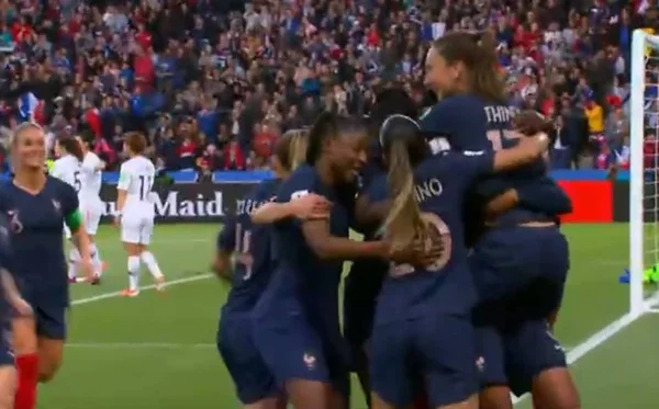 Futebol feminino: França arrasa Coreia do Sul na abertura da Copa