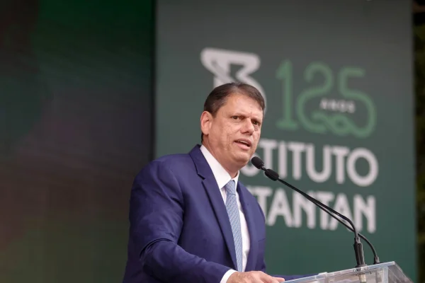 O governador Tarcísio de Freitas participa de cerimônia em comemoração aos 125 Anos do Instituto Butantan - Metrópoles