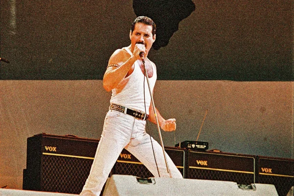 Suposta filha de Freddie Mercury enfrentou doença grave antes da morte - destaque galeria