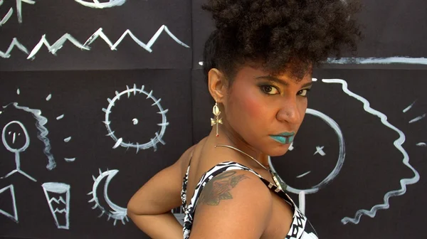 Feminismo inspira “Território Conquistado”, novo CD de Larissa Luz