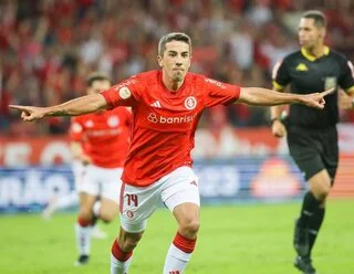 Internacional vence Goiás dentro de casa e entra no G4