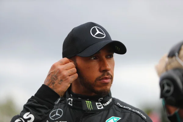 Mercedes promete melhora nos carros