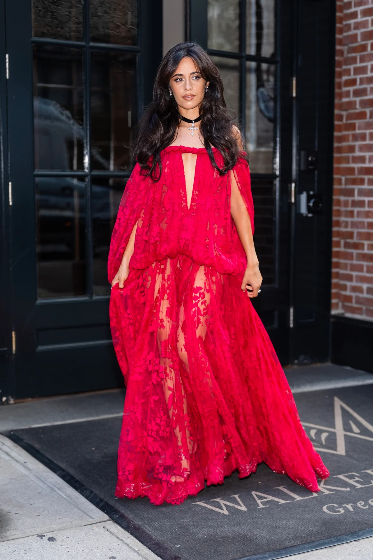 Camila Cabello para o casamento de Taylor Swift e Travis Kelce Camila Cabello para o casamento de Taylor Swift e Travis Kelce