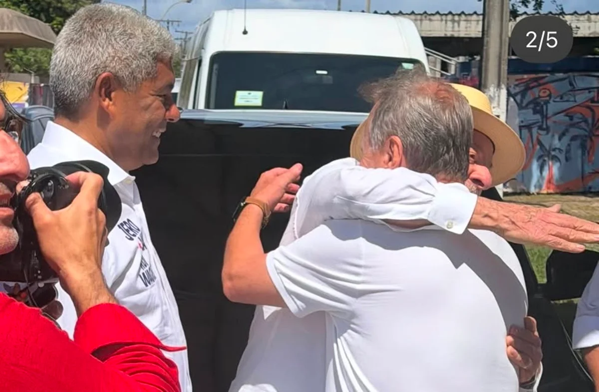 Geddel chega ao lado de Lula em convenção do PT na Bahia - imagem 1 Geddel chega ao lado de Lula em convenção do PT na Bahia - imagem 1