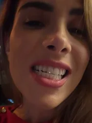 Wanessa Camargo mostra o dente brilhando após comer a sobremesa Wanessa Camargo mostra o dente brilhando após comer a sobremesa