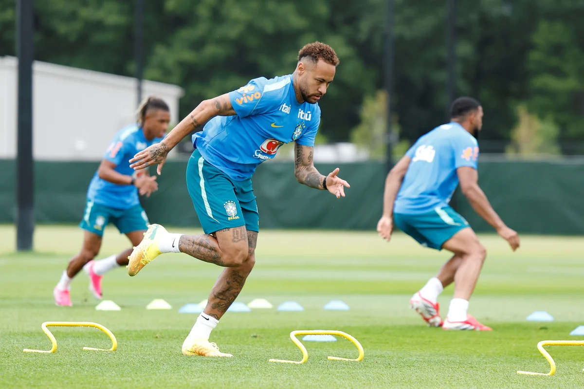 Neymar participou do treino da Seleção Brasileira Neymar participou do treino da Seleção Brasileira