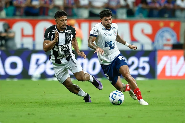 Imagem colorida do jogo entre Bahia x Ceará - Metrópoles