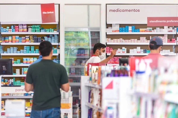 Farmácia remédios medicamentos - Metrópoles