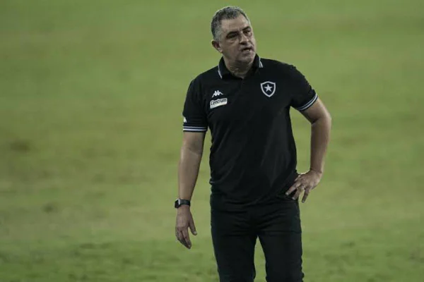 Com campanha irregular na Série B, Botafogo demite Marcelo Chamusca