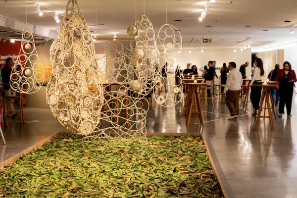 Arte e arquitetura se unem na exposição Constelações Contemporâneas
