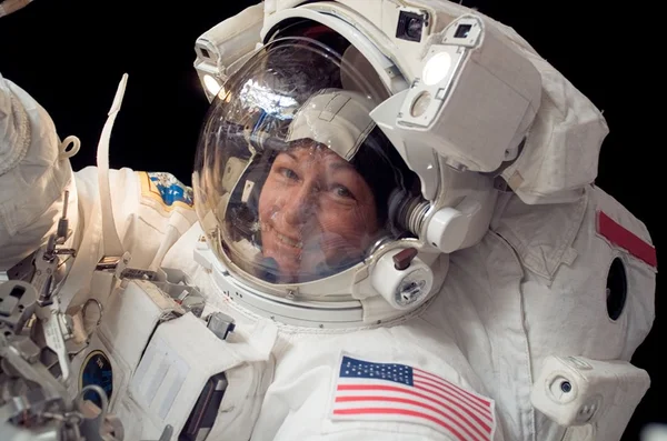 Astronauta americana bate recorde de tempo no espaço