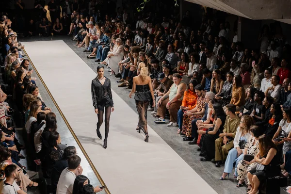 Metrópoles Catwalk: acompanhe ao vivo os desfiles desta terça (7/4)