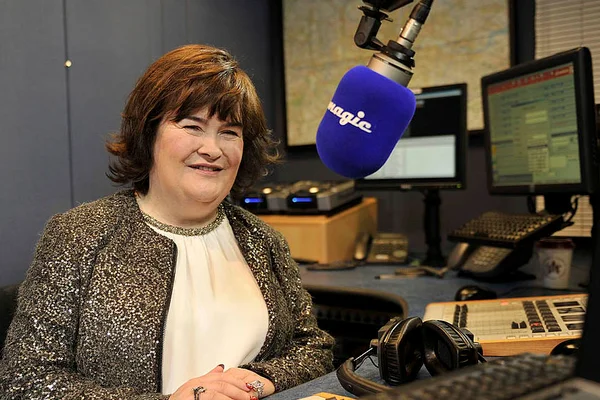 Susan Boyle é atacada com pedras e xingada por gangue de adolescentes