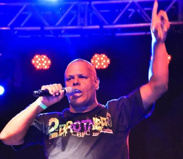 O rapper X Câmbio Negro quebra jejum de 16 anos e volta com força e fé - destaque galeria