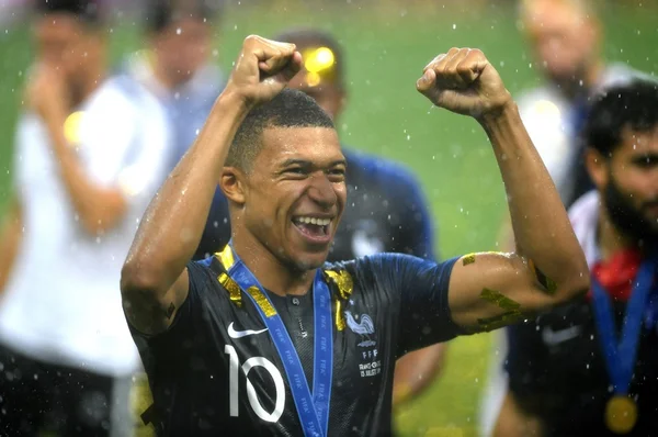 “Estou apenas começando, grandes coisas ainda virão”, diz Mbappé
