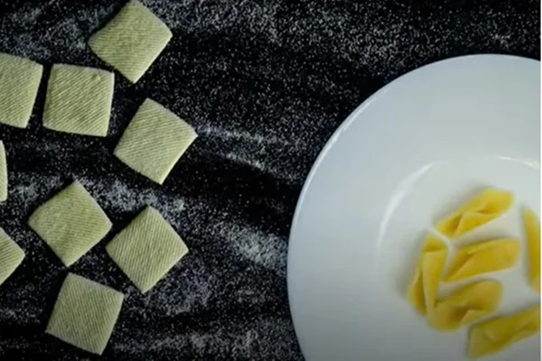Macarrão que muda de forma