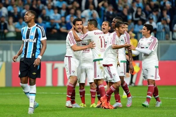 Fluminense se recupera de tropeços e supera o Vitória no Maracanã