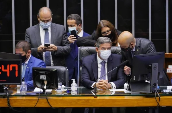 PT e Rede acionam STF para impedir uso de fundos para pagar dívidas