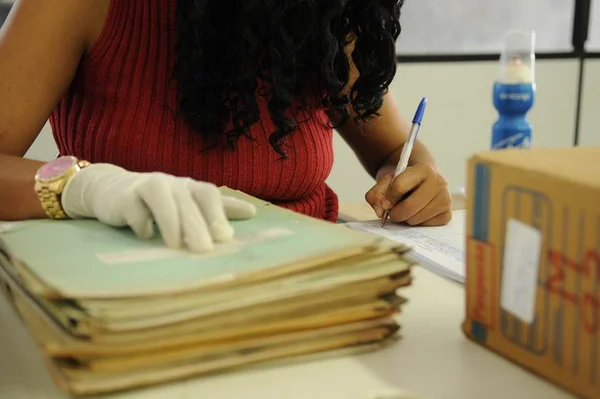 Detentos que trabalham em órgãos do DF reclamam de atraso em benefício