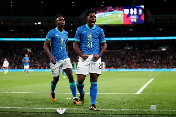 Endrick comemorando gol contra a Inglaterra - Metrópoles